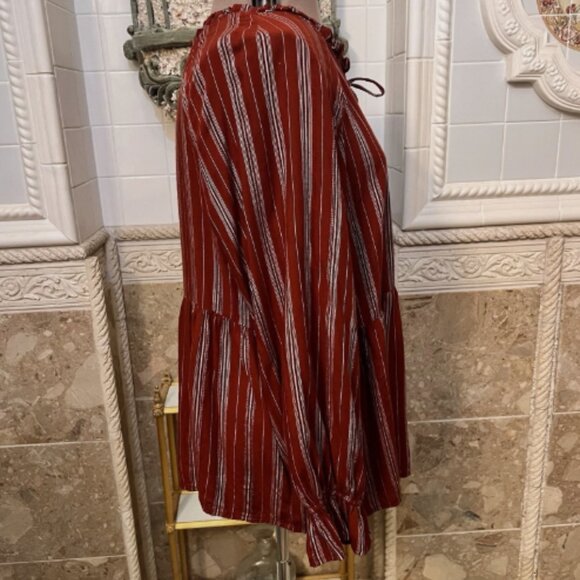 Wonderly. Sz 2X. Reddish Brown. Wrist elastic ruffle. Tie neck. Rayon. B123 - Picture 3 of 6